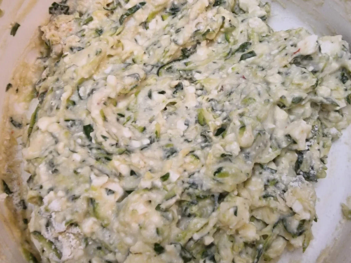 Zucchini-Feta-Taler mit Zaziki - Rezept - Bild Nr. 12