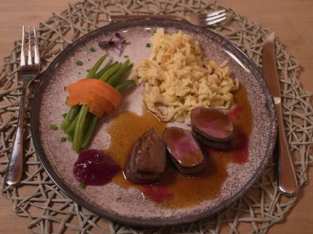 Rezept: Rehrücken mit Spätzle und Bohnen Bild Nr. 2 Rehrücken mit Spätzle und Bohnen - Rezept - Bild Nr. 2