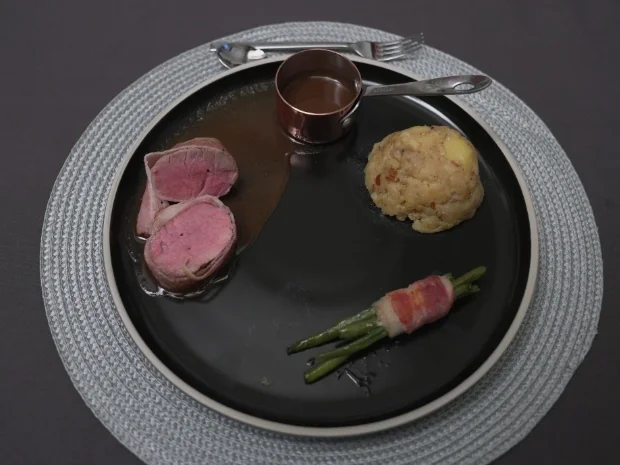 Schweinefilet mit slowenischen Kartoffeln und Bohnen im Speckmantel - Rezept - Bild Nr. 2
