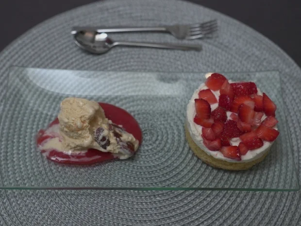 Erdbeerkuchen und gebranntes Mandel-Eis - Rezept - Bild Nr. 2