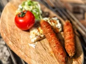 Grillwürstchen, Spitzkohl und Kartoffeltasche (Özcan Cosar & Bastian Bielendorfer) - Rezept - Bild Nr. 2