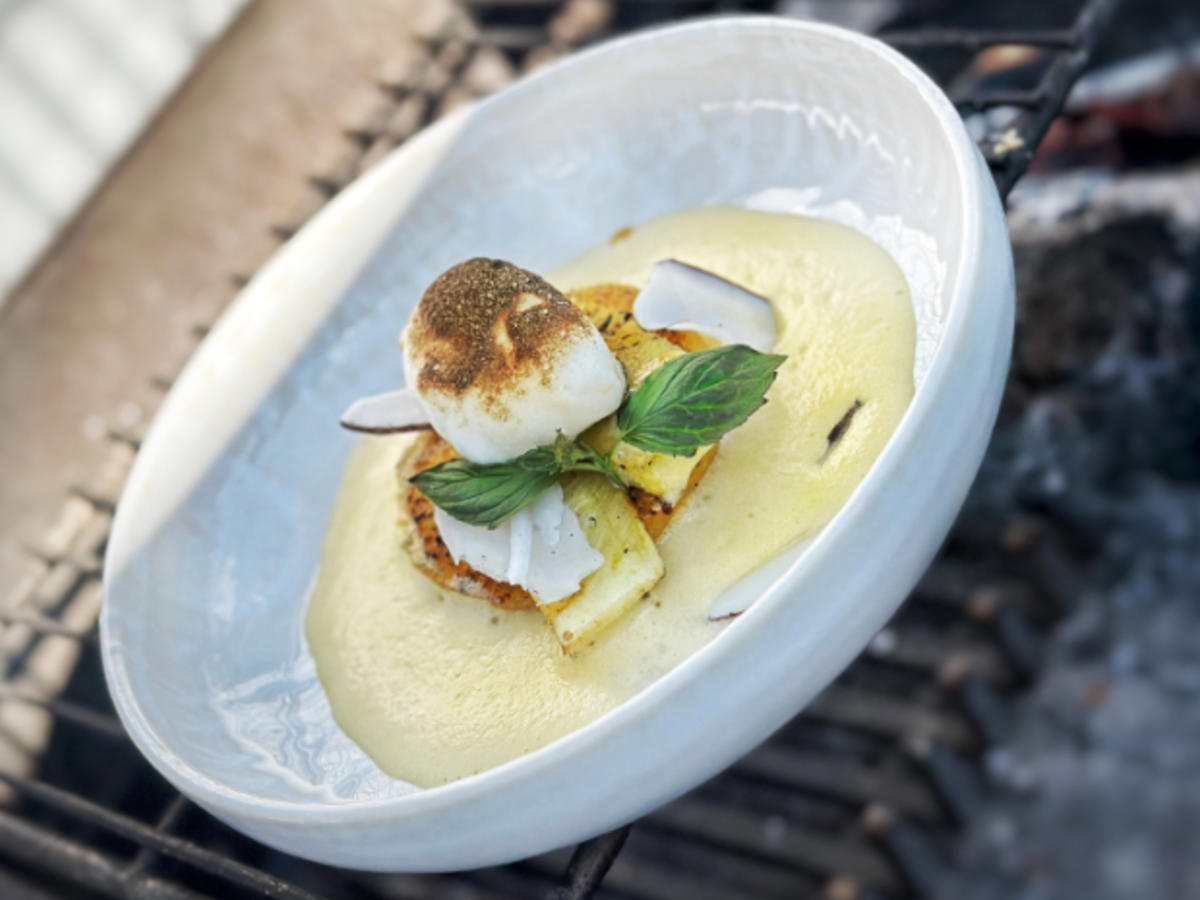 Kokospolentaschnitte mit gegrillter Ananas und Kokosraspeln (Jorge ...