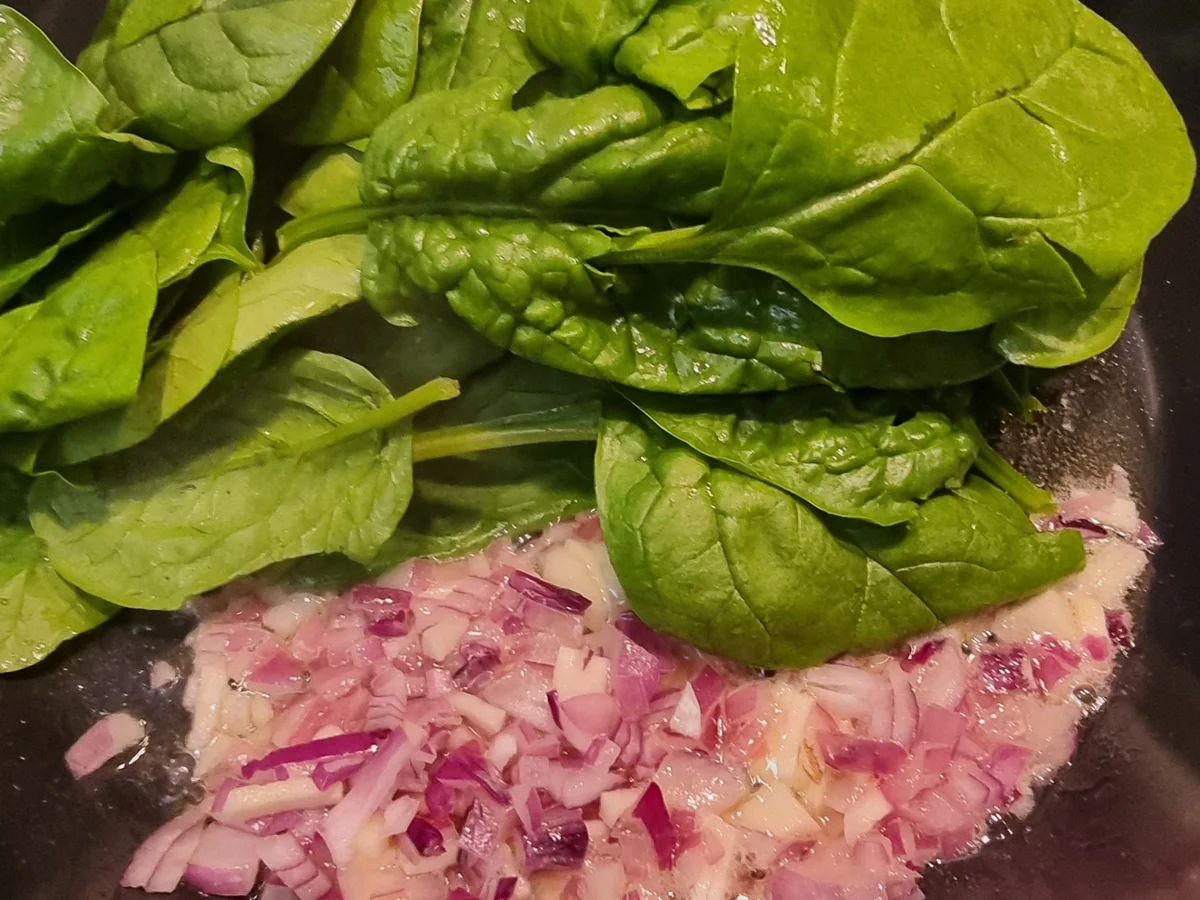 Rezept: Blätterteig-Ecken gefüllt mit Spinat und Feta Bild Nr. 17145 Blätterteig-Ecken gefüllt mit Spinat und Feta - Rezept - Bild Nr. 17145