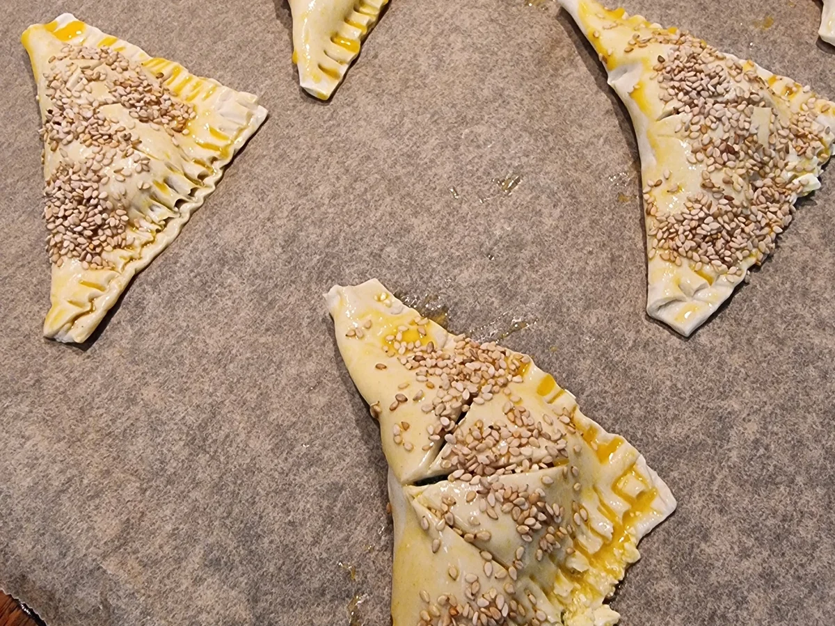 Rezept: Blätterteig-Ecken gefüllt mit Spinat und Feta Bild Nr. 17151 Blätterteig-Ecken gefüllt mit Spinat und Feta - Rezept - Bild Nr. 17151