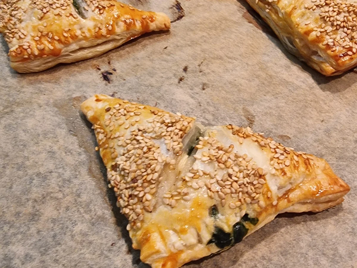Rezept: Blätterteig-Ecken gefüllt mit Spinat und Feta Bild Nr. 17152 Blätterteig-Ecken gefüllt mit Spinat und Feta - Rezept - Bild Nr. 17152