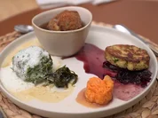 Kaspressknödel mit Rotwein-Schalotten und Leuchtturm-Schaum - Rezept - Bild Nr. 3