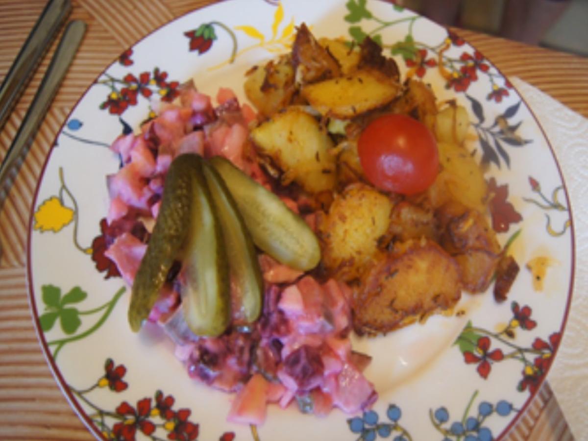 Herzhafte Bratkartoffeln mit Matjesfiletsalat - Rezept - Bild Nr. 2