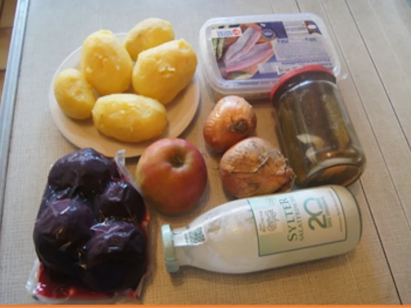 Rezept: Herzhafte Bratkartoffeln mit Matjesfiletsalat Bild Nr. 3 Herzhafte Bratkartoffeln mit Matjesfiletsalat - Rezept - Bild Nr. 3