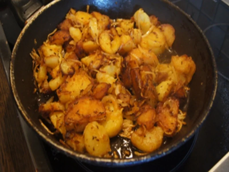 Rezept: Herzhafte Bratkartoffeln mit Matjesfiletsalat Bild Nr. 13 Herzhafte Bratkartoffeln mit Matjesfiletsalat - Rezept - Bild Nr. 13