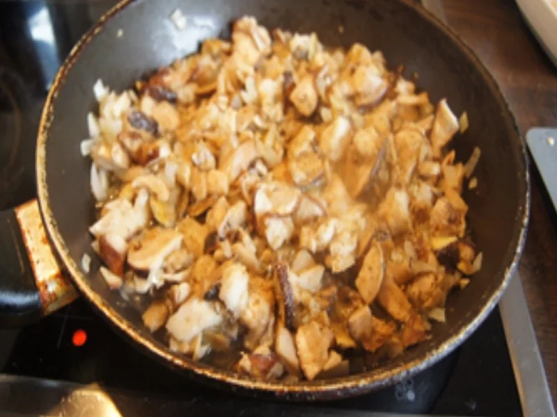 Omelett mit Steinpilzen, Paprika-Chinakohl-Salat und Jasmin-Reis - Rezept - Bild Nr. 6