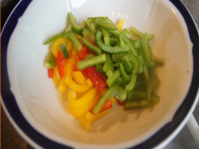 Omelett mit Steinpilzen, Paprika-Chinakohl-Salat und Jasmin-Reis - Rezept - Bild Nr. 9