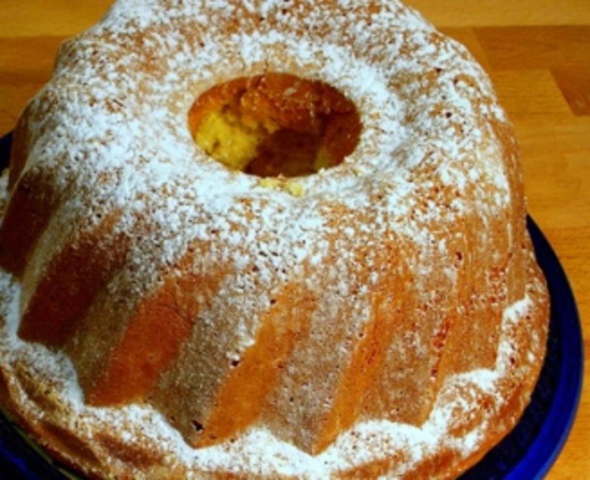 Kuchen: Topfen-Apfel-Pistazien-Gugelhupf - Rezept