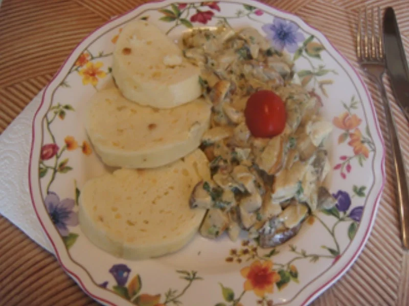 Böhmische Knödel mit Rahm-Steinpilzen - Rezept - Bild Nr. 12