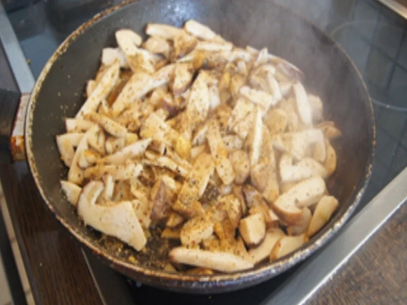 Rezept: Steinpilz-Schweinefilet-Bratkartoffel-Pfanne Bild Nr. 13 Steinpilz-Schweinefilet-Bratkartoffel-Pfanne - Rezept - Bild Nr. 13