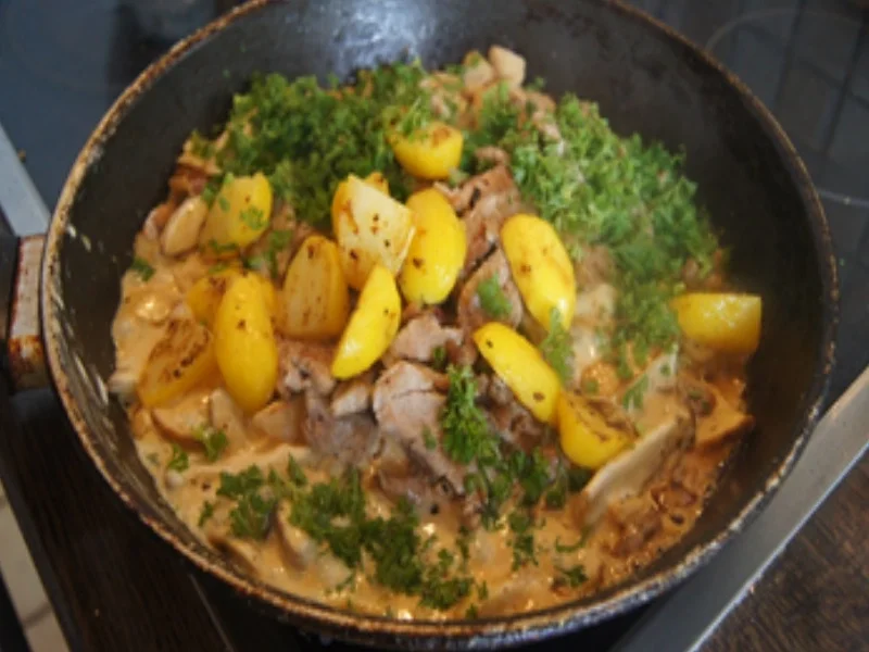 Rezept: Steinpilz-Schweinefilet-Bratkartoffel-Pfanne Bild Nr. 15 Steinpilz-Schweinefilet-Bratkartoffel-Pfanne - Rezept - Bild Nr. 15