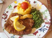 Paniertes-Nackenkotelett mit Butter-Erbsen und Möhren-Kartoffel-Stampf - Rezept - Bild Nr. 17143