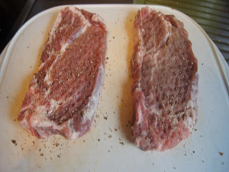 Paniertes-Nackenkotelett mit Butter-Erbsen und Möhren-Kartoffel-Stampf - Rezept - Bild Nr. 17145