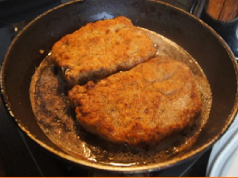 Paniertes-Nackenkotelett mit Butter-Erbsen und Möhren-Kartoffel-Stampf - Rezept - Bild Nr. 17149