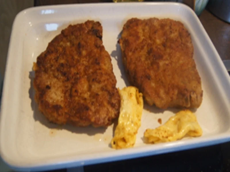 Paniertes-Nackenkotelett mit Butter-Erbsen und Möhren-Kartoffel-Stampf - Rezept - Bild Nr. 17150