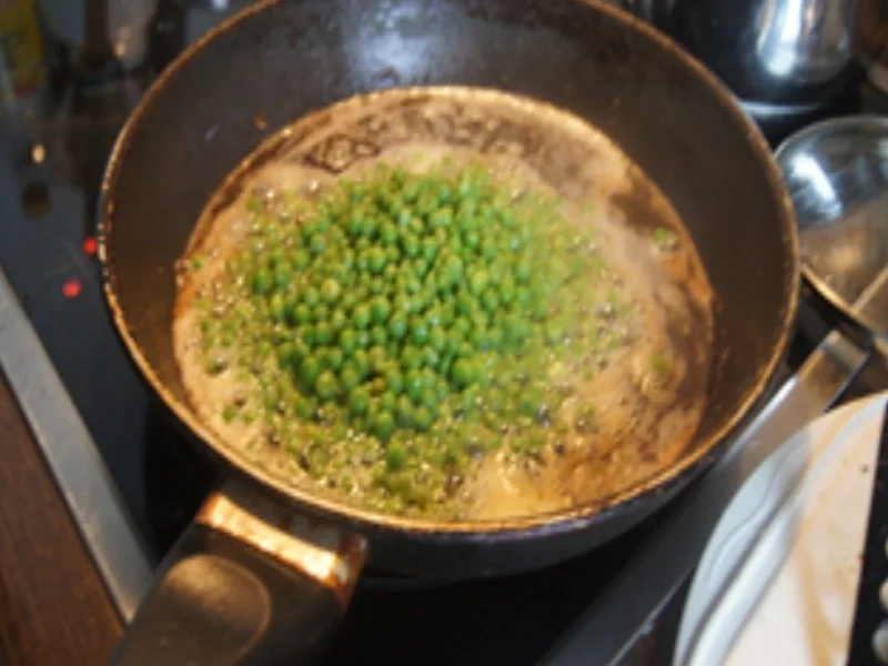 Paniertes-Nackenkotelett mit Butter-Erbsen und Möhren-Kartoffel-Stampf - Rezept - Bild Nr. 17152