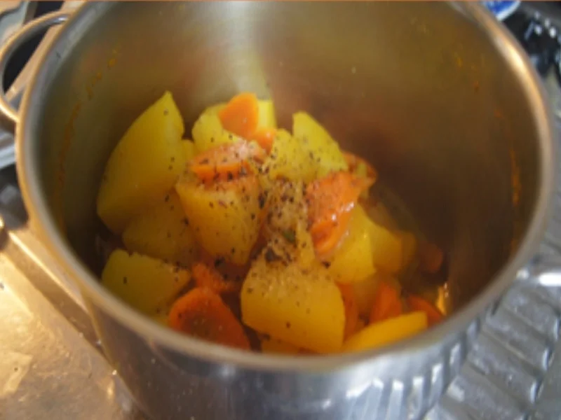 Paniertes-Nackenkotelett mit Butter-Erbsen und Möhren-Kartoffel-Stampf - Rezept - Bild Nr. 17154