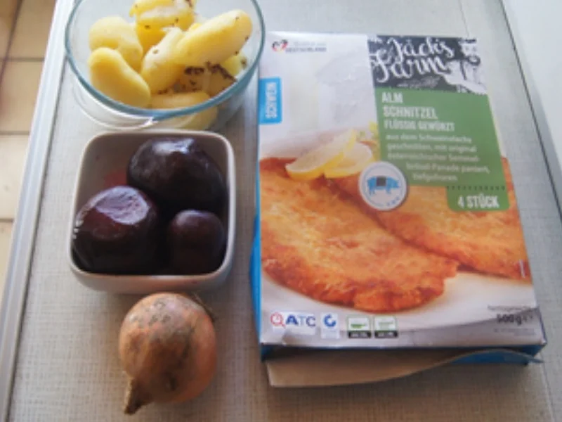 Alm-Schnitzel mit herzhaften Bartkartoffeln und Rote-Bete-Salat - Rezept - Bild Nr. 17144