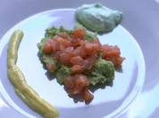 Lachstatar mit Avocadocreme, Wasabisahne und Mangocreme - Rezept - Bild Nr. 2