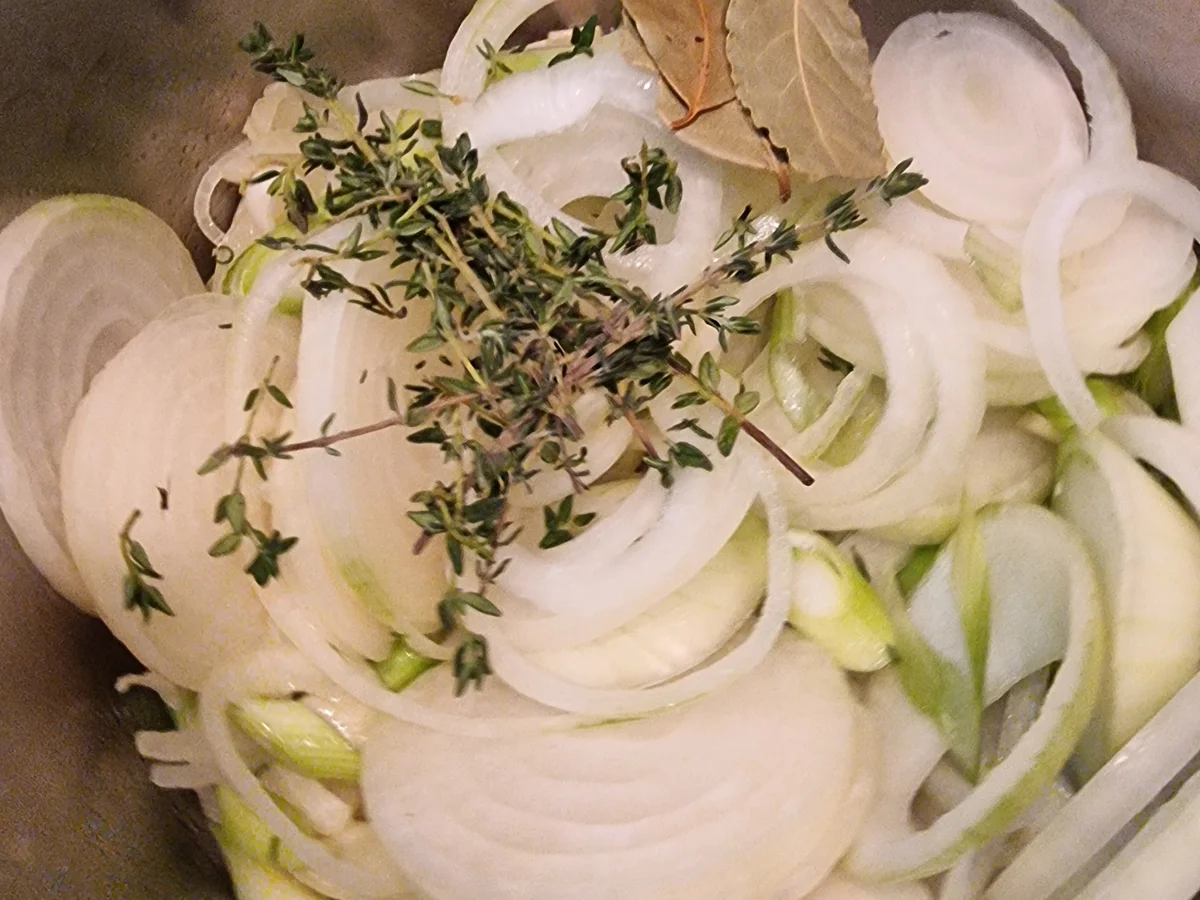 Zwiebelsuppe auf Bistro-Art - Rezept - Bild Nr. 17145