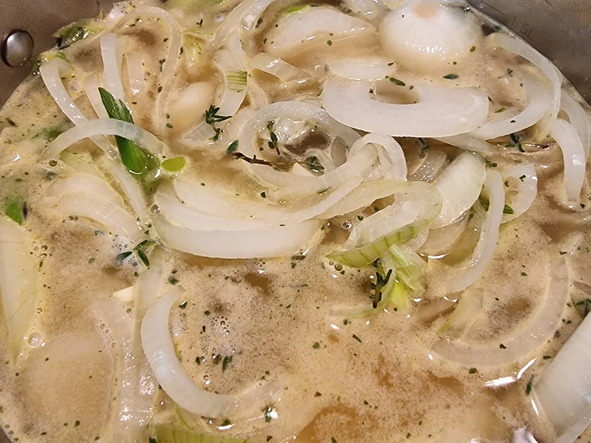 Zwiebelsuppe auf Bistro-Art - Rezept - Bild Nr. 17147