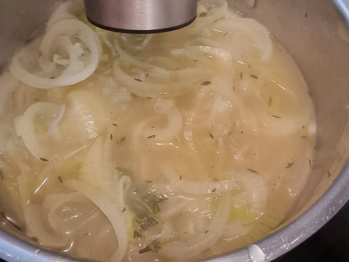 Zwiebelsuppe auf Bistro-Art - Rezept - Bild Nr. 17148