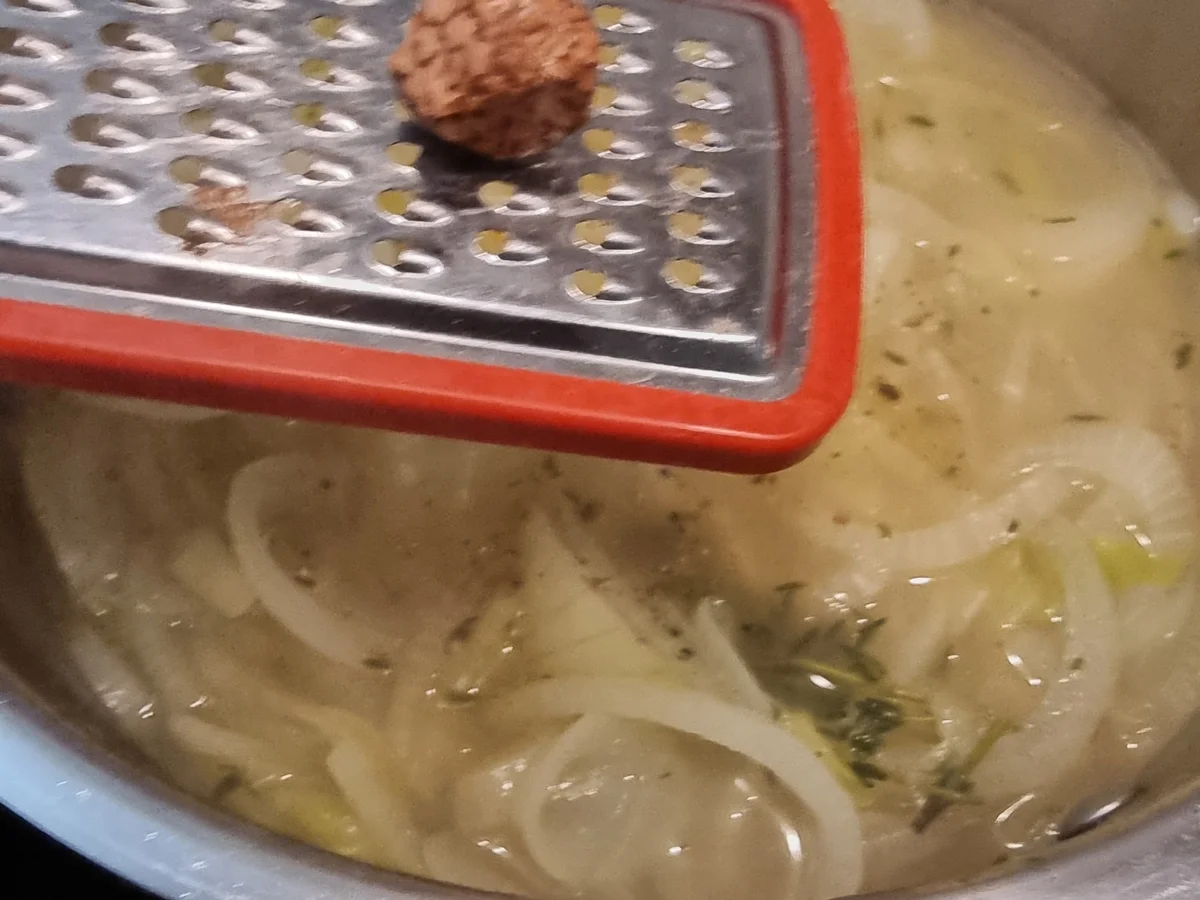 Zwiebelsuppe auf Bistro-Art - Rezept - Bild Nr. 17149