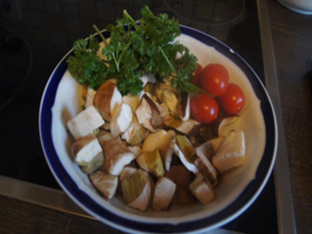 Gebratene Steinpilze mit Tomaten und Baguette - Rezept - Bild Nr. 4