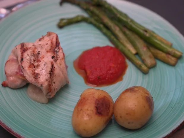 Involtini di Pollo mit Schinken, dazu Drillinge und grüner Spargel - Rezept - Bild Nr. 17143