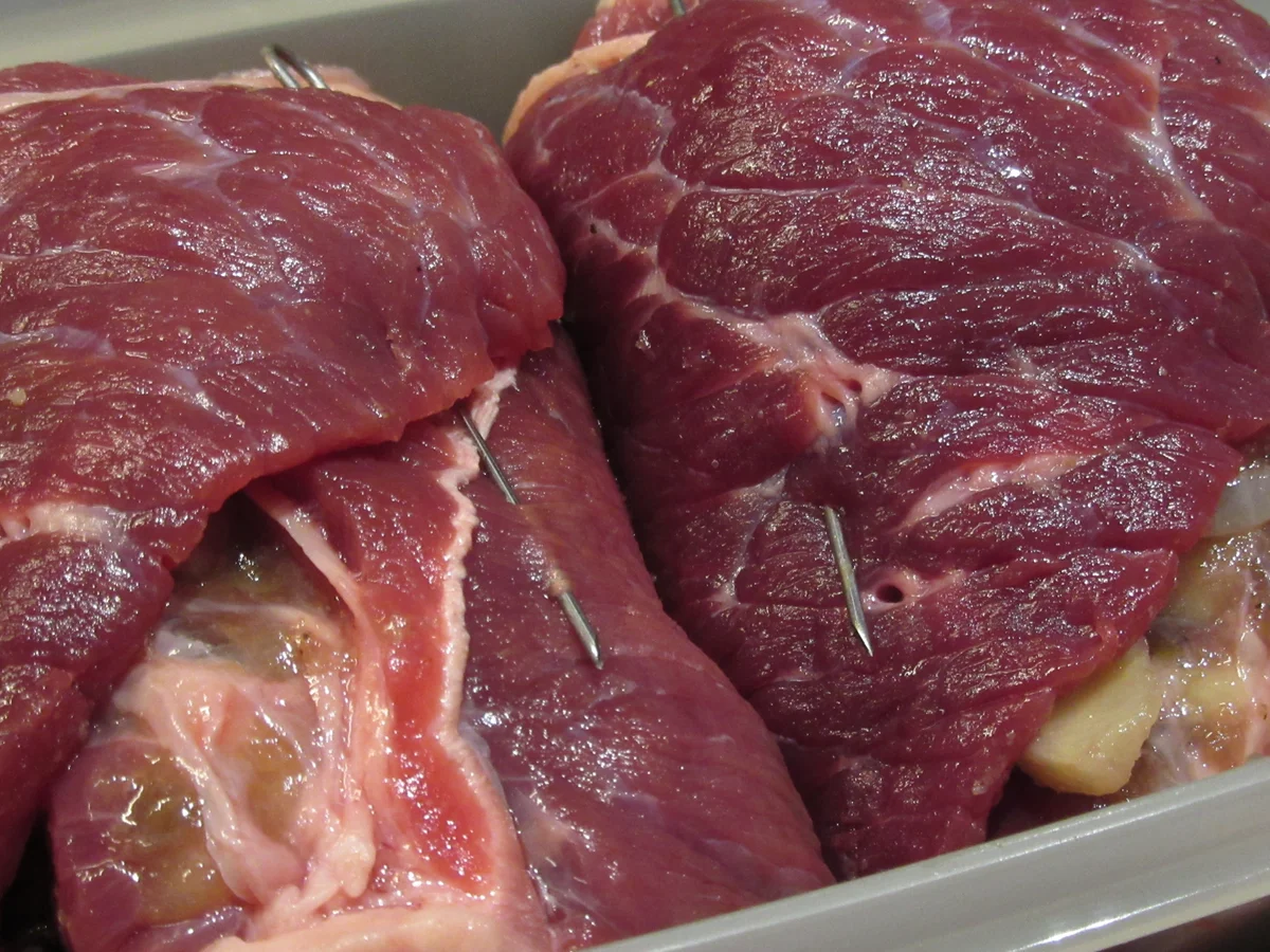 Rezept: Fleisch: Rinderrouladen mit fruchtiger Füllung Bild Nr. 17145 Fleisch: Rinderrouladen mit fruchtiger Füllung - Rezept - Bild Nr. 17145