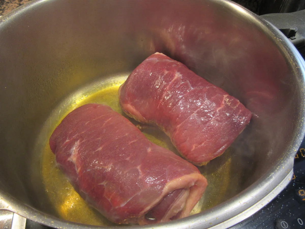 Rezept: Fleisch: Rinderrouladen mit fruchtiger Füllung Bild Nr. 17146 Fleisch: Rinderrouladen mit fruchtiger Füllung - Rezept - Bild Nr. 17146