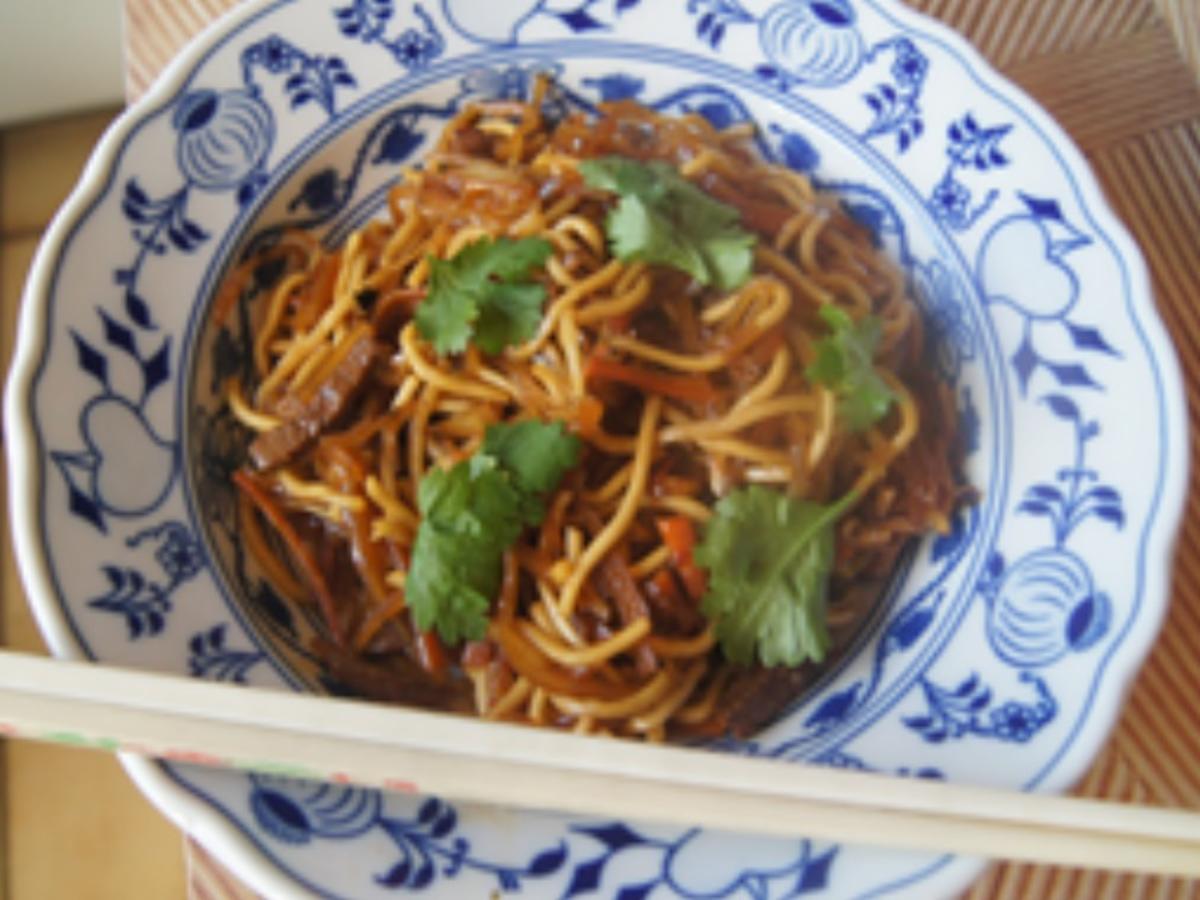 Mie-Nudeln mit Schweinefilet und Weißkohl - Rezept - Bild Nr. 15