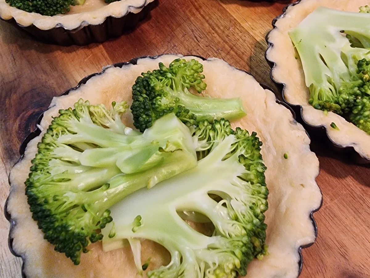 Mini-Quiches mit Brokkoli und Speck - Rezept - Bild Nr. 17156