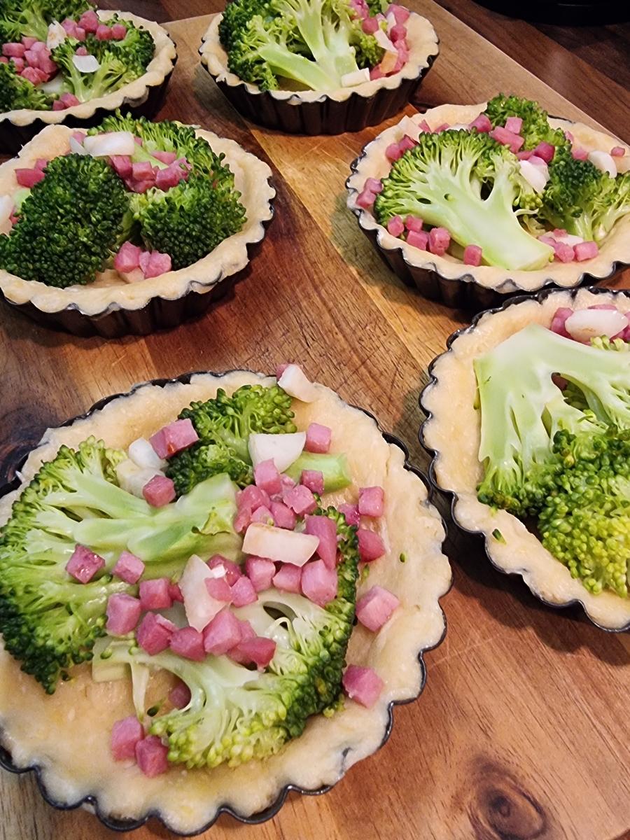 Mini-Quiches mit Brokkoli und Speck - Rezept - Bild Nr. 17157