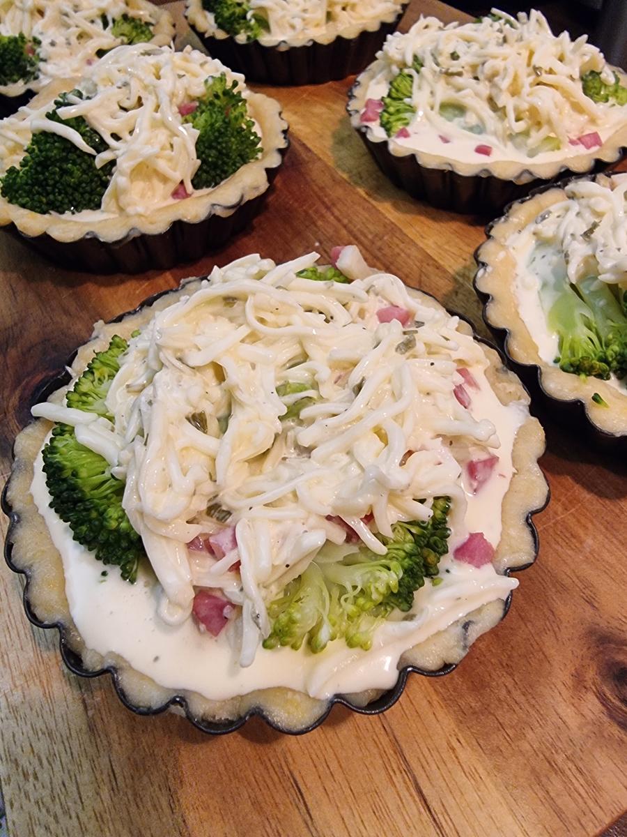 Mini-Quiches mit Brokkoli und Speck - Rezept - Bild Nr. 17158