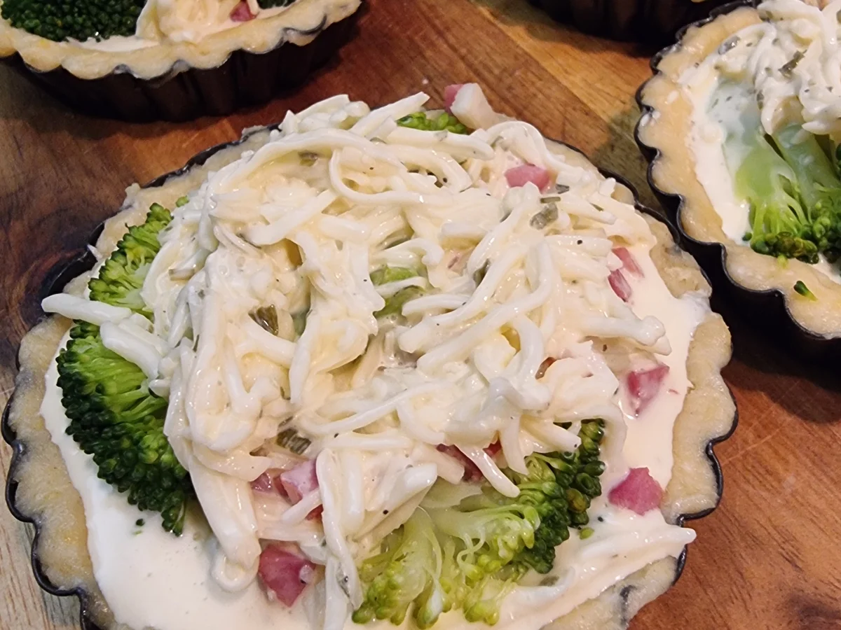Mini-Quiches mit Brokkoli und Speck - Rezept - Bild Nr. 17158