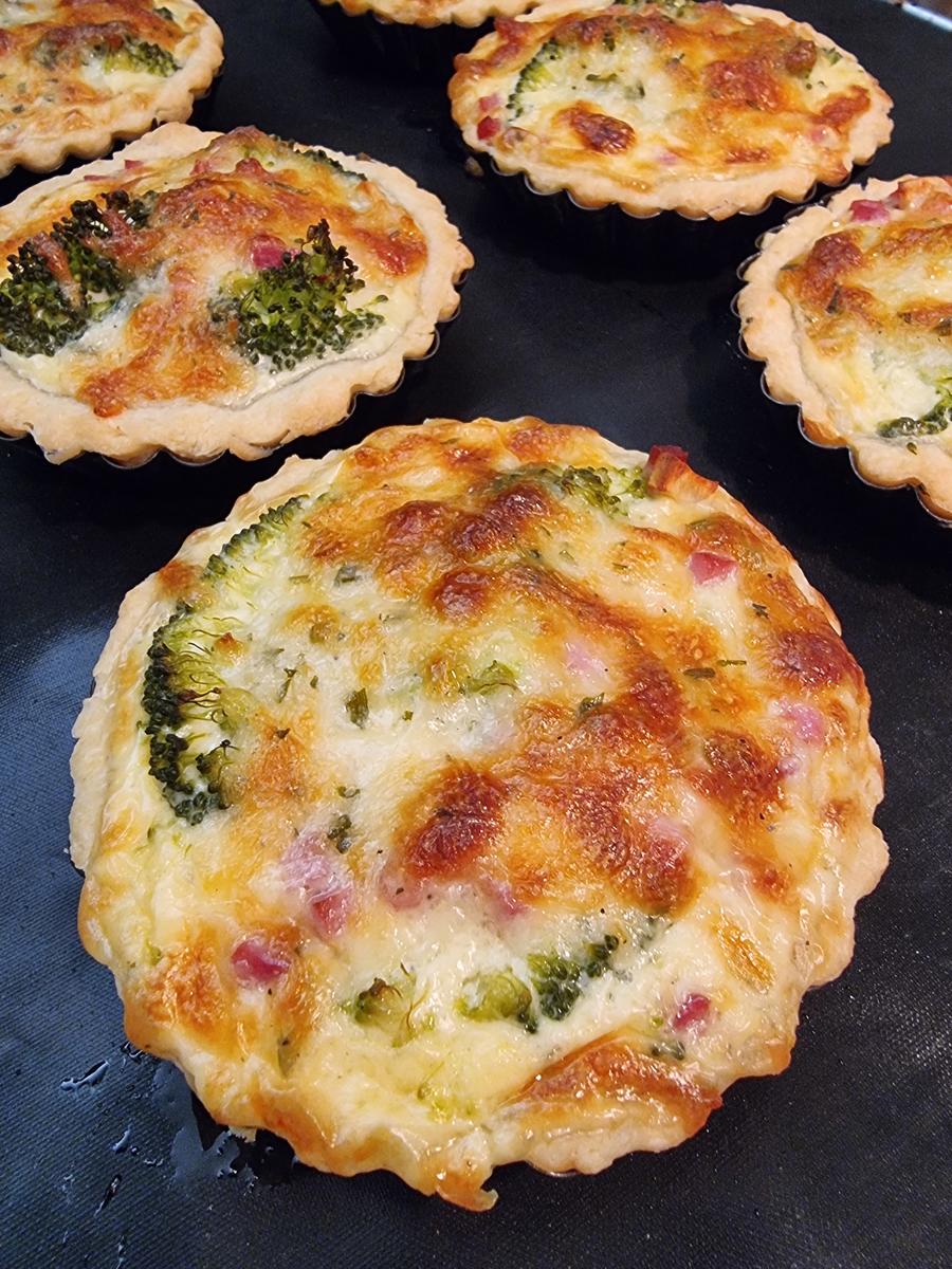 Mini-Quiches mit Brokkoli und Speck - Rezept - Bild Nr. 17159