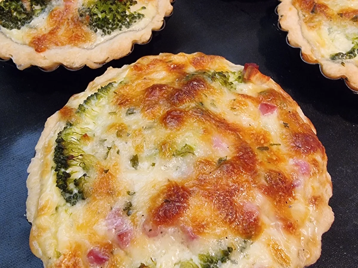 Mini-Quiches mit Brokkoli und Speck - Rezept - Bild Nr. 17159