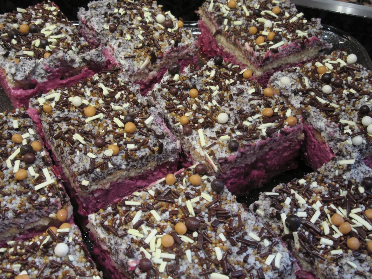 Rezept: Backen: Kirschschnitten mit Mohnsahne Bild Nr. 3 Backen: Kirschschnitten mit Mohnsahne - Rezept - Bild Nr. 3