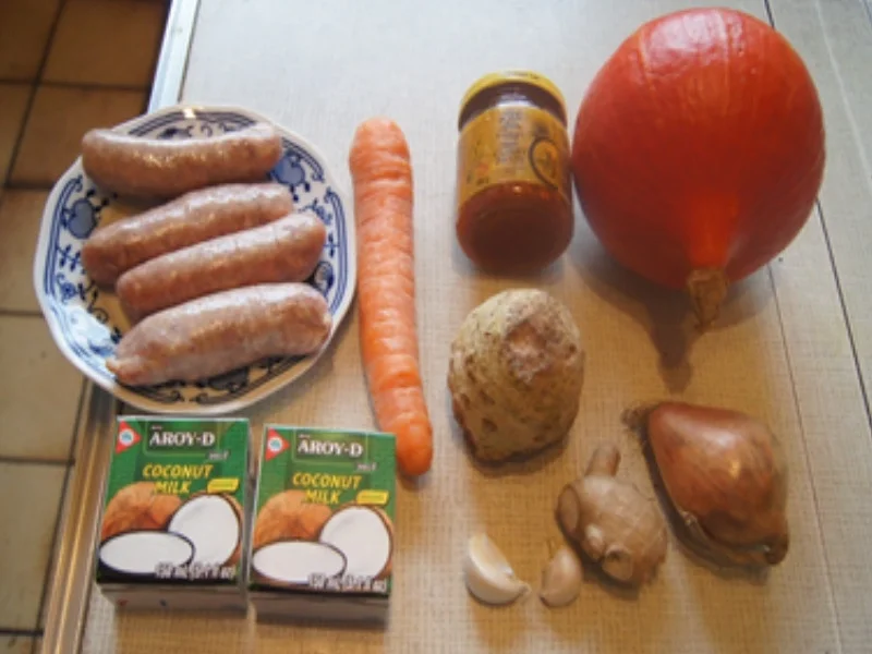 Rezept: Kürbis-Curry-Suppe mit Bratwürstchen-Einlage Bild Nr. 17147 Kürbis-Curry-Suppe mit Bratwürstchen-Einlage - Rezept - Bild Nr. 17147