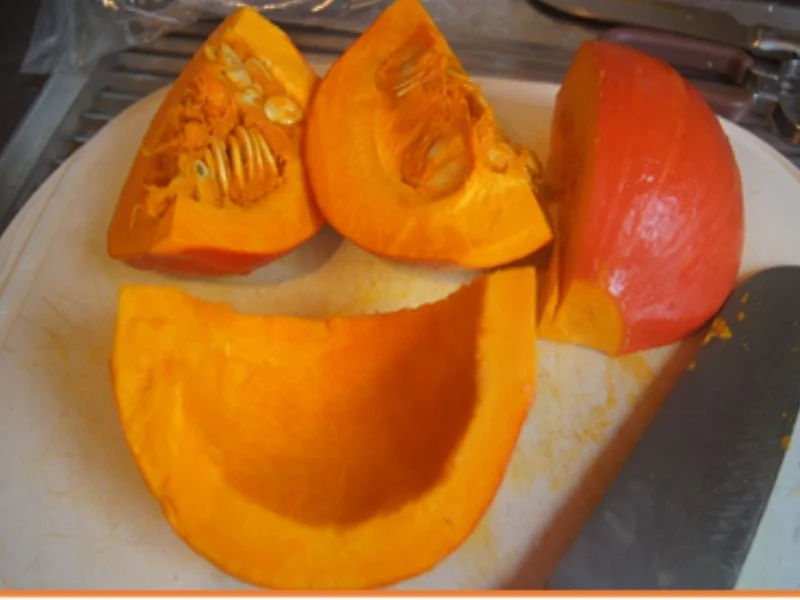 Rezept: Kürbis-Curry-Suppe mit Bratwürstchen-Einlage Bild Nr. 17148 Kürbis-Curry-Suppe mit Bratwürstchen-Einlage - Rezept - Bild Nr. 17148