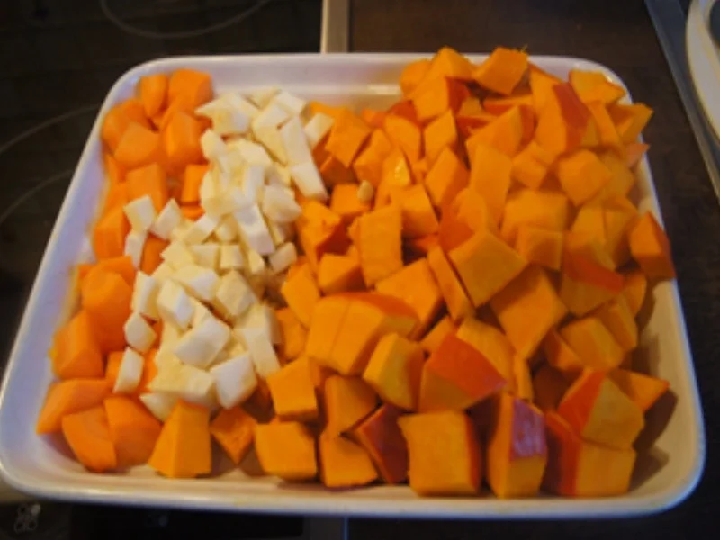 Rezept: Kürbis-Curry-Suppe mit Bratwürstchen-Einlage Bild Nr. 17150 Kürbis-Curry-Suppe mit Bratwürstchen-Einlage - Rezept - Bild Nr. 17150