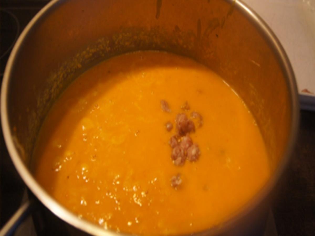 Kürbis-Curry-Suppe mit Bratwürstchen-Einlage - Rezept - Bild Nr. 17157