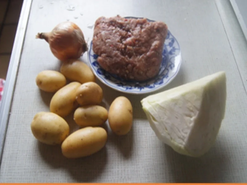 Rezept: Weißkohl-Hackfleisch-Schmorpfanne mit Kümmel-Pellkartoffeln Bild Nr. 4 Weißkohl-Hackfleisch-Schmorpfanne mit Kümmel-Pellkartoffeln - Rezept - Bild Nr. 4