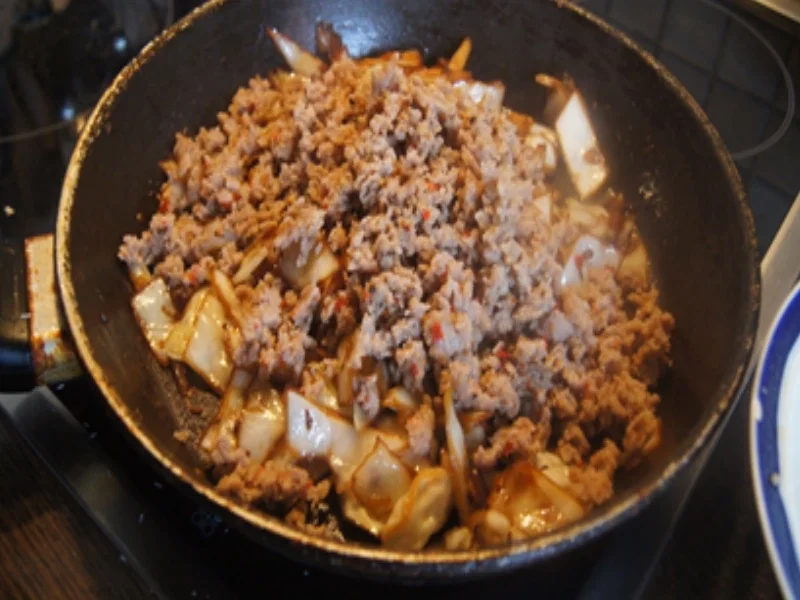 Rezept: Weißkohl-Hackfleisch-Schmorpfanne mit Kümmel-Pellkartoffeln Bild Nr. 11 Weißkohl-Hackfleisch-Schmorpfanne mit Kümmel-Pellkartoffeln - Rezept - Bild Nr. 11