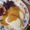 Schweinebraten mit pikanter Sauce, Böhmischen-Knödeln und Rotkohl - Rezept - Bild Nr. 2